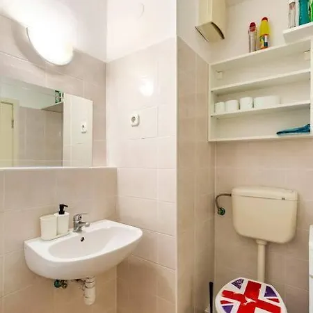 Centrally Located Cozy Studio. Lejlighed